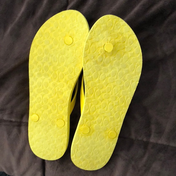 yellow daisy flip flops